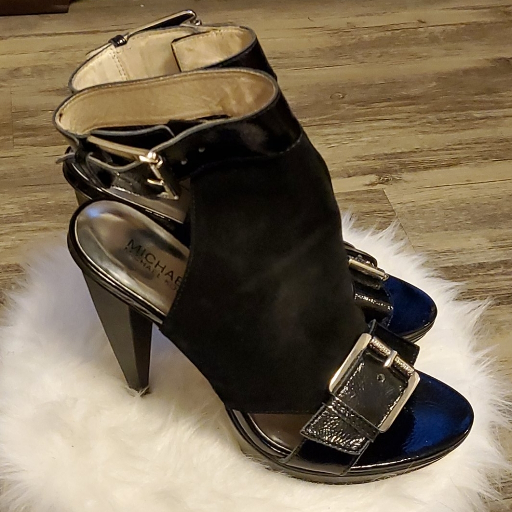 Shoes - Picture 2 of 6